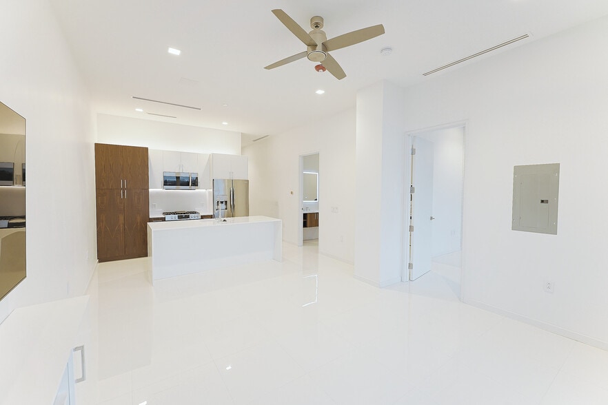 More Photos Of 400 S Old Woodward Ave, Birmingham Apartments For Sale