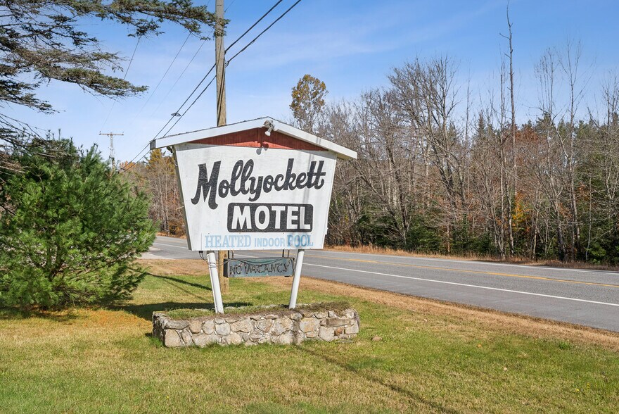 More Photos Of 1132 S Main St, Bryant Pond Hotel For Sale