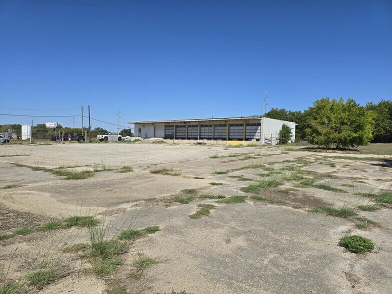More Photos Of 1306 I-35 Interstate Frontage 76240, Gainesville Industrial For Sale