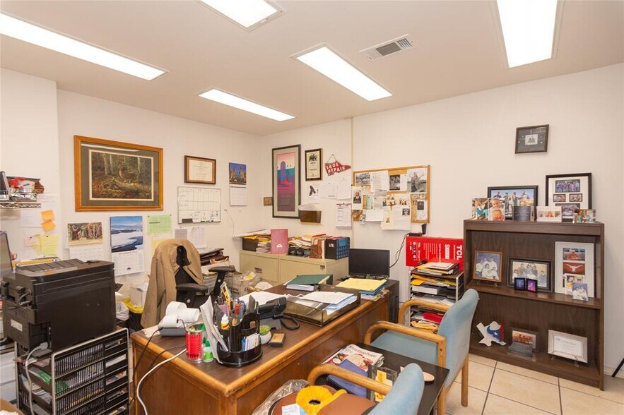 More Photos Of 4909 Commercial Park Dr, Austin Flex For Sale