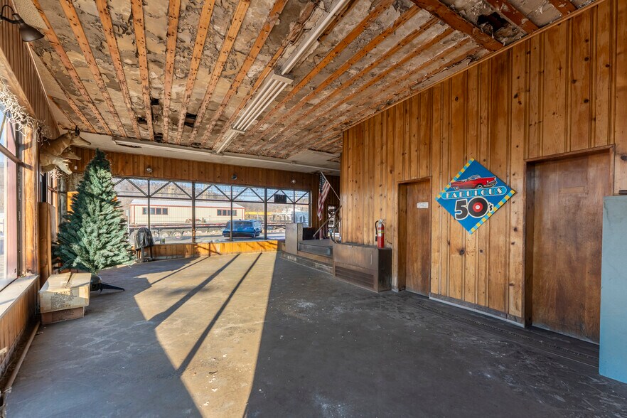 More Photos Of 4913 Grand Ave, Pittsburgh Auto Repair For Sale
