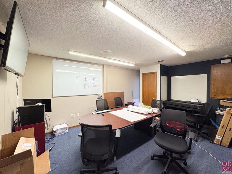 More Photos Of 10 Denlar Dr, Chester Manufacturing For Lease