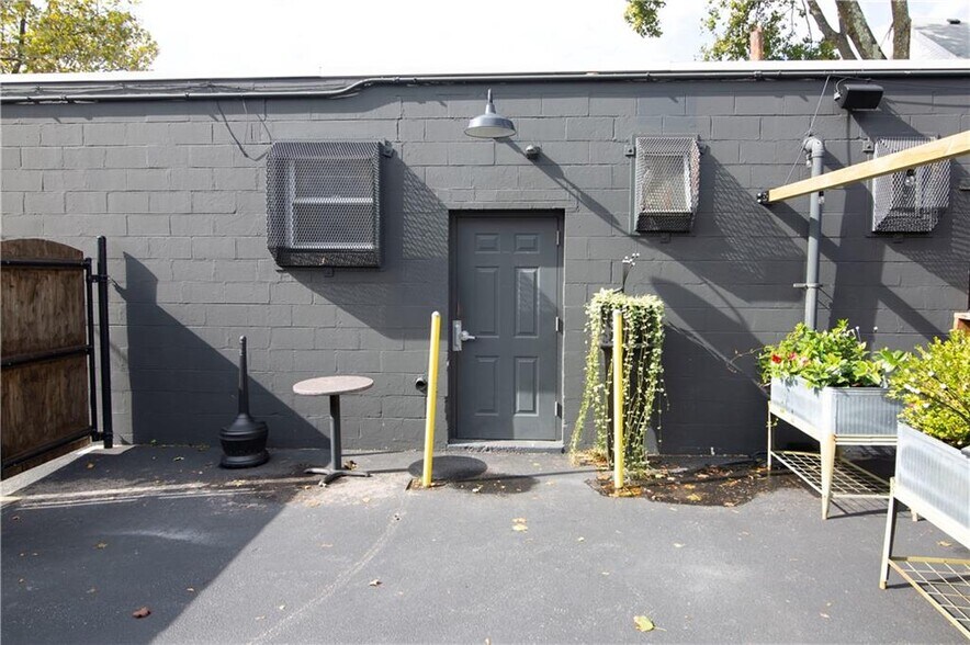 More Photos Of 371-373 Smith St, Providence Storefront For Sale