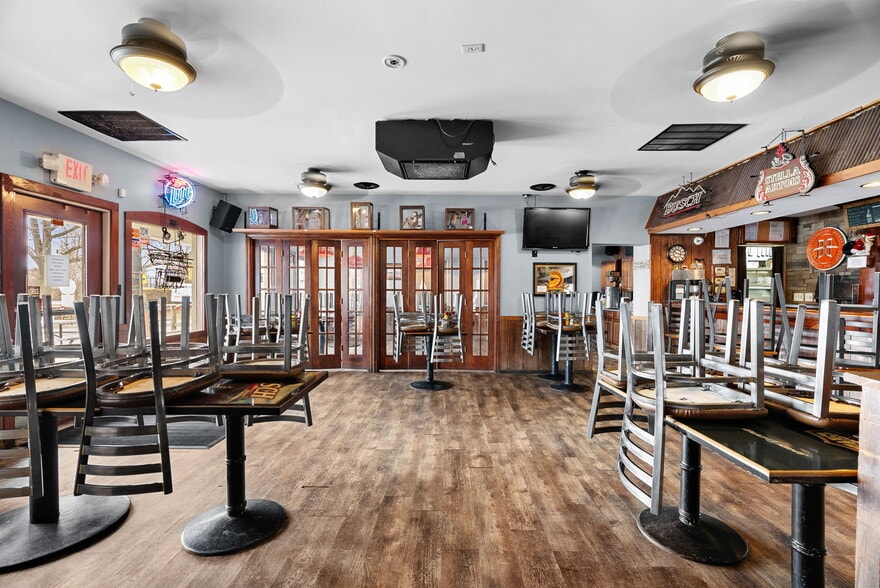 More Photos Of 2999 S Highway 94, Defiance Bar For Lease