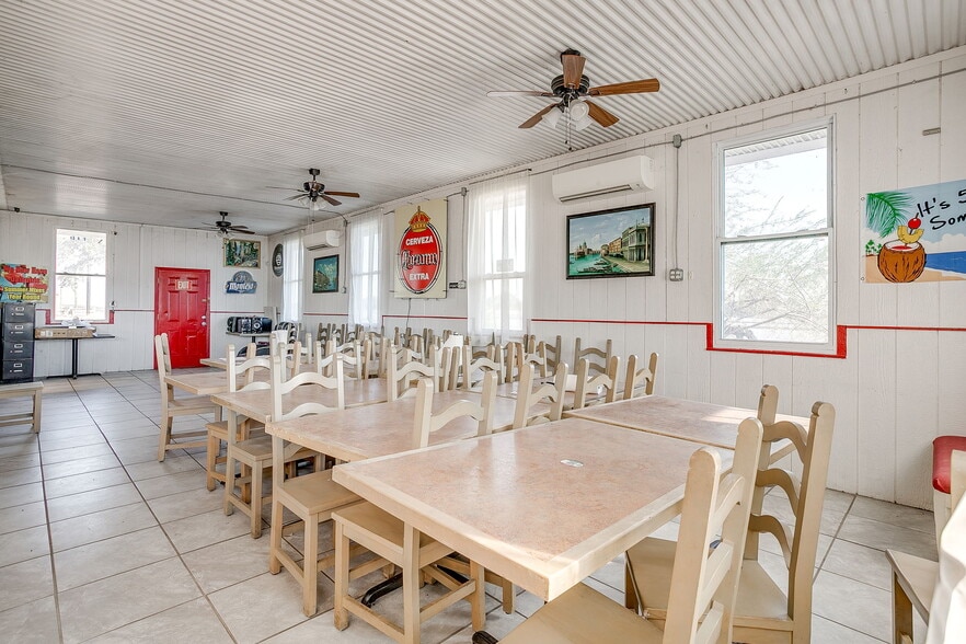 More Photos Of 8901 Jacksboro Hwy, Lakeside Restaurant For Lease