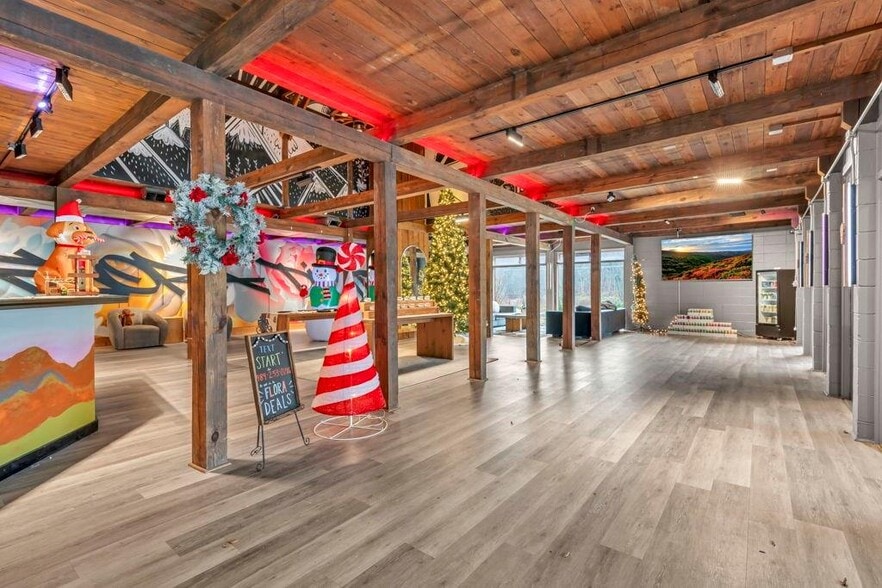 More Photos Of 3894 US Hwy 321, Blowing Rock General Retail For Sale