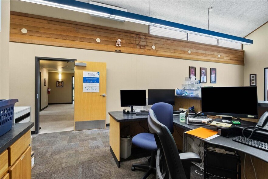 More Photos Of 1390 Waverly Dr SE, Albany Medical For Lease