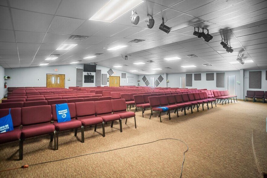 More Photos Of 910 SE 14th St, Bentonville Office For Sale