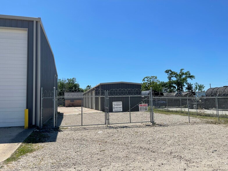 More Photos Of 1222 Frankie St, Houston Warehouse For Lease