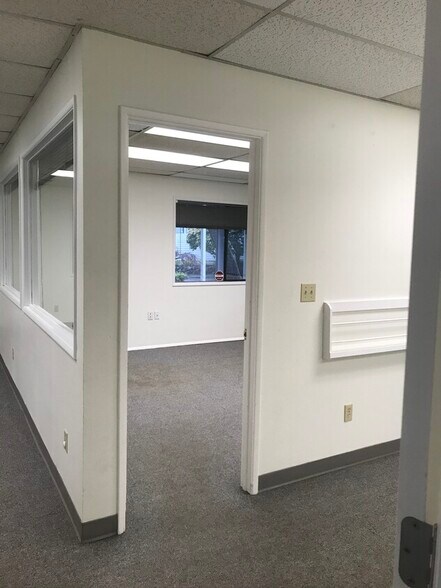 More Photos Of 17175 SW Tualatin Valley Hwy, Beaverton Office For Lease