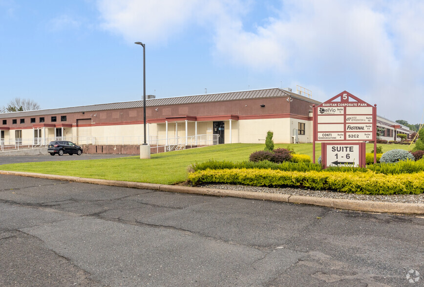 Primary Photo Of 5 Johnson Dr, Raritan Warehouse For Lease