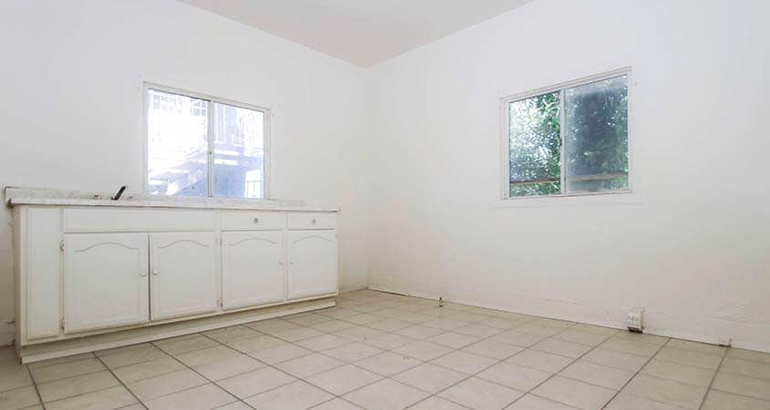 More Photos Of 961 W 47th St, Los Angeles Apartments For Sale