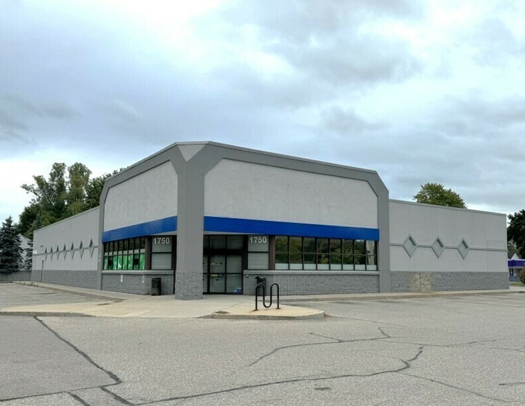 More Photos Of 1750 Gratiot Blvd, Marysville Freestanding For Lease