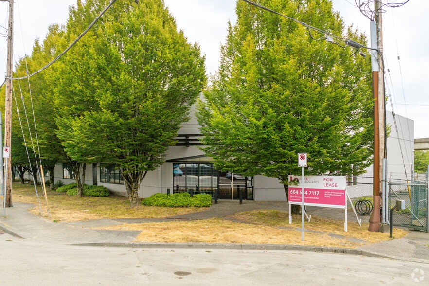 Primary Photo Of 5542 Short St, Burnaby Service For Lease