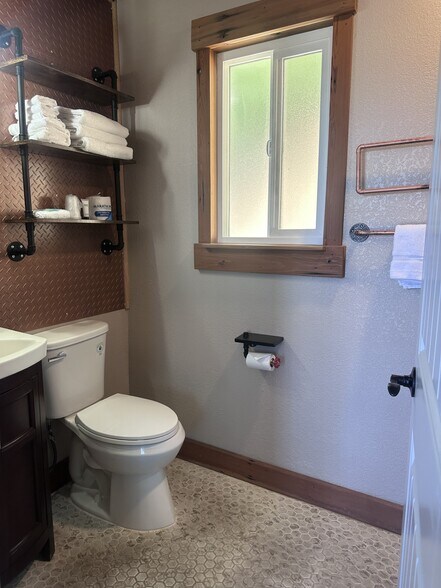 More Photos Of 430 S C St, Virginia City Hotel For Sale