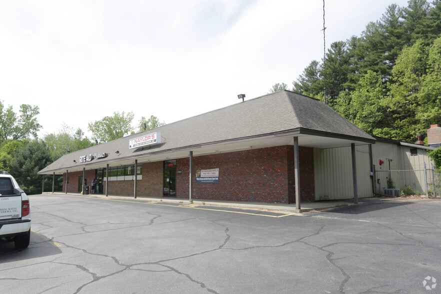 Primary Photo Of 175 Main St, Oxford Storefront For Lease