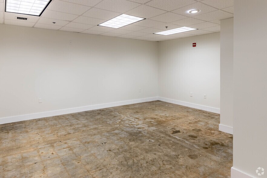 More Photos Of 420 Lincoln Rd, Miami Beach Loft Creative Space For Lease