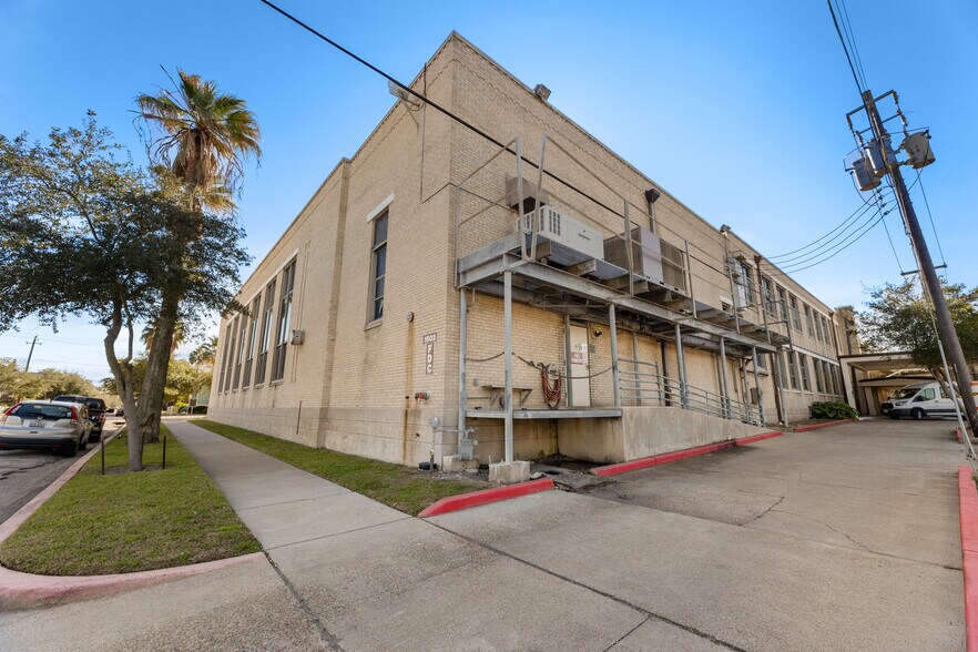 More Photos Of 1528 Post Office St, Galveston Rehabilitation Center For Sale