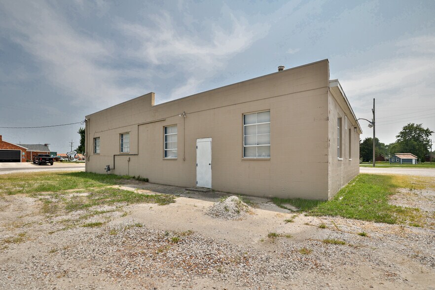 More Photos Of 205 S Old Route 66, Hamel Service For Sale