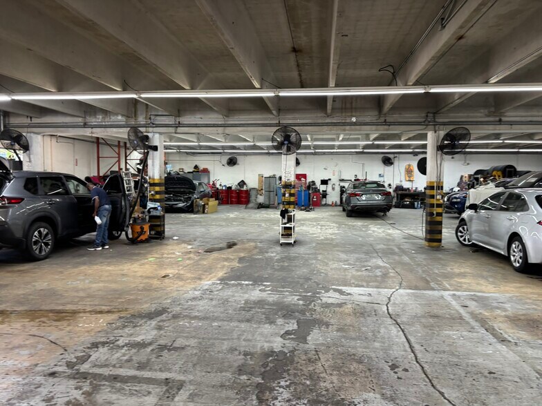 More Photos Of 111 SW 33rd St, Fort Lauderdale Warehouse For Lease