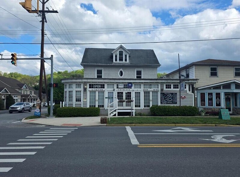 More Photos Of 174 N Washington St, Berkeley Springs Restaurant For Sale