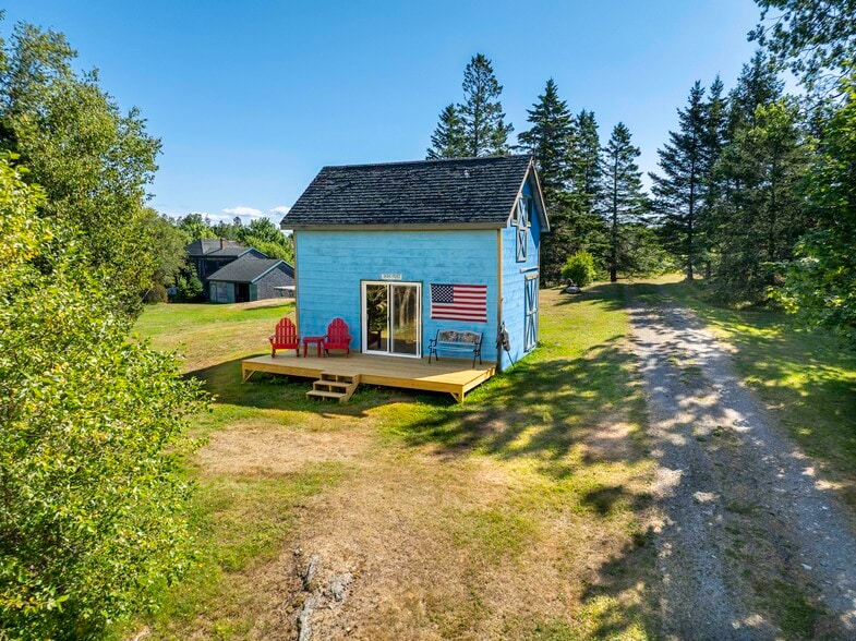 More Photos Of 54 Toll Bridge Rd, Eastport Hotel For Sale