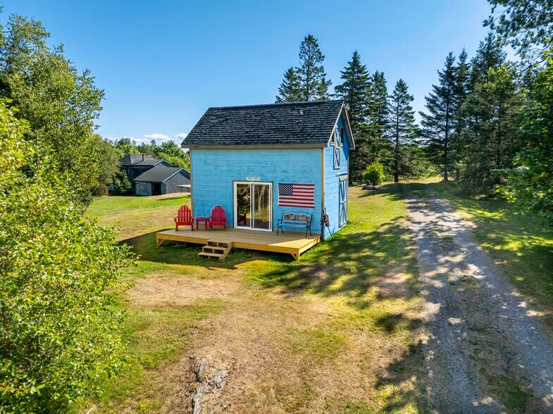 More Photos Of 54 Toll Bridge Rd, Eastport Hotel For Sale