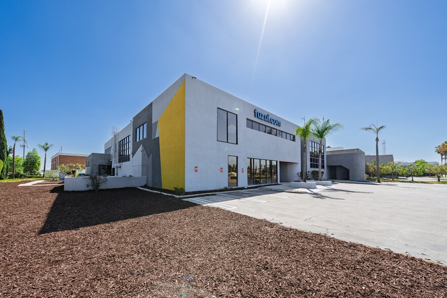 More Photos Of 18071 Fitch, Irvine Showroom For Sale