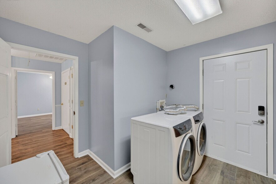 More Photos Of 104-H N Kerr Ave, Wilmington Office For Sale