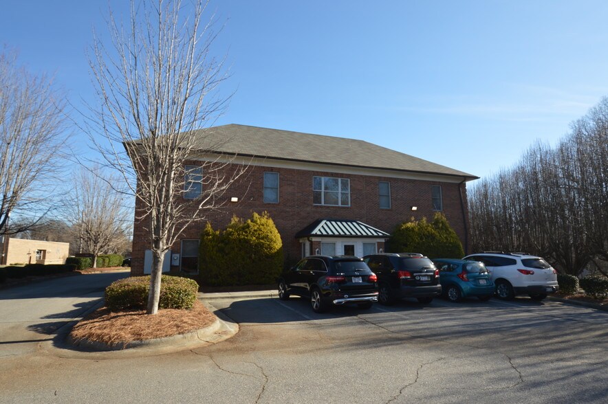 More Photos Of 4550 Country Club Rd, Winston-Salem Medical For Sale
