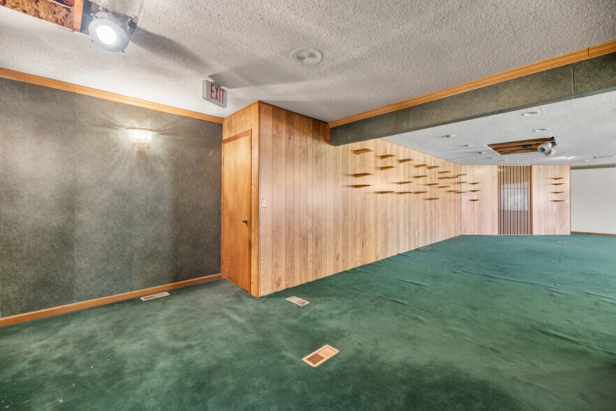 More Photos Of 106 Shadybrook Dr, Cheney Office For Sale