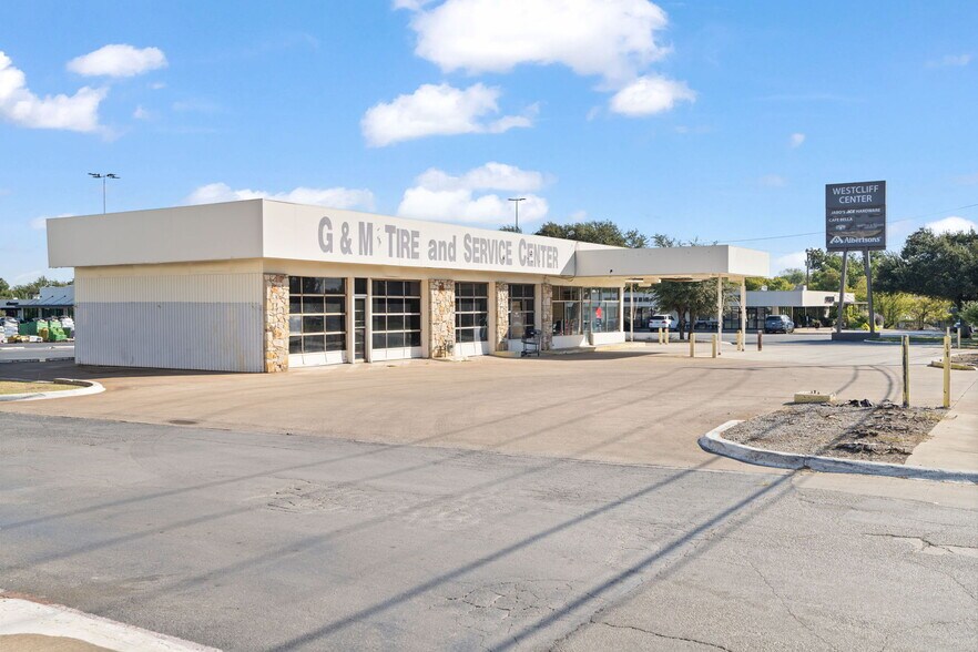 More Photos Of 3511-3563 S Hills Ave, Fort Worth Unknown For Lease