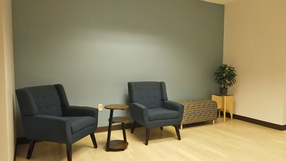 More Photos Of 901 Tower Dr, Troy Office For Lease