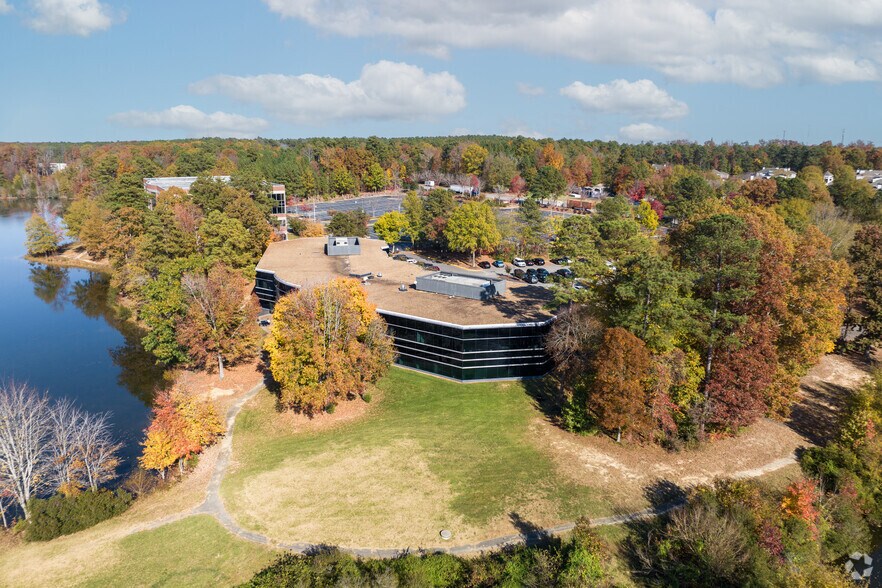 More Photos Of 2820 Waterford Lake Dr, Midlothian Office For Lease