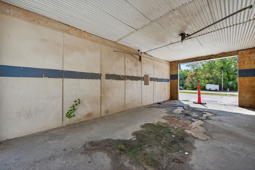 More Photos Of 115 E Booneslick Rd, Jonesburg Carwash For Sale