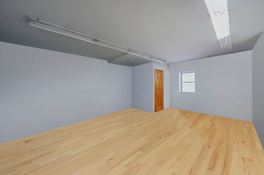 More Photos Of 280 Grand St, New York Storefront Retail Office For Lease