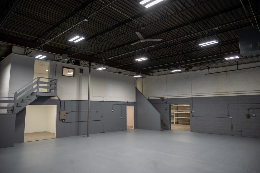 More Photos Of 4135 W 123rd St, Alsip Warehouse For Lease