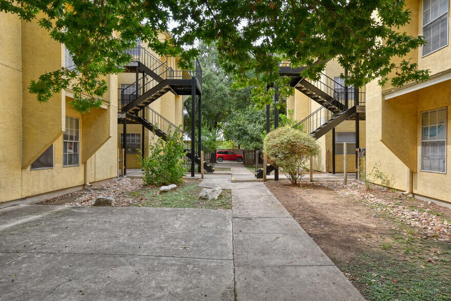 More Photos Of 737 W Mayfield Blvd, San Antonio Apartments For Sale