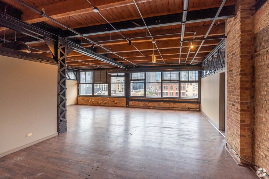 More Photos Of 213 W institute Pl, Chicago Loft Creative Space For Lease