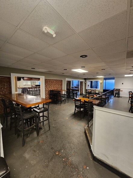 More Photos Of 321 N Main St, Hendersonville Restaurant For Lease