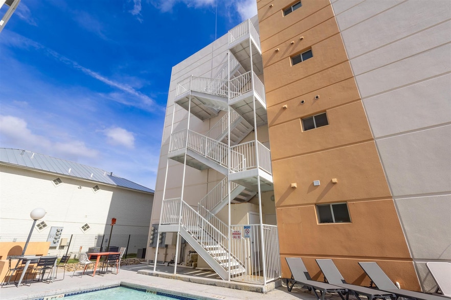 More Photos Of 502 Shiloh Dr, Laredo Apartments For Sale