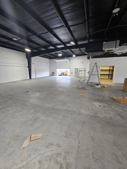 More Photos Of 540 Sandau Rd, San Antonio Light Manufacturing For Lease