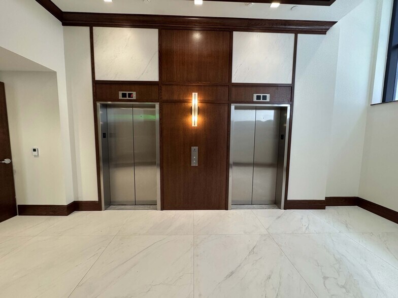 More Photos Of 303 Banyan Blvd, West Palm Beach Medical For Lease