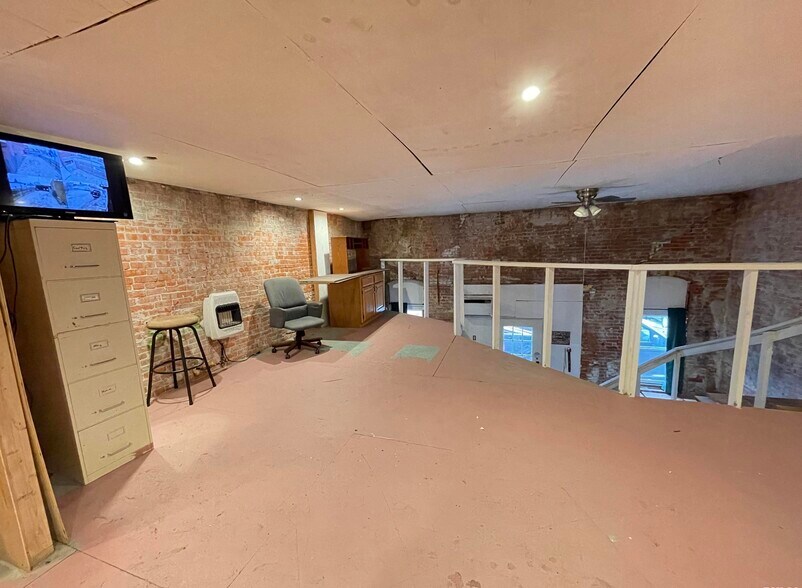 More Photos Of 165 N Main St, Roseville Office For Sale