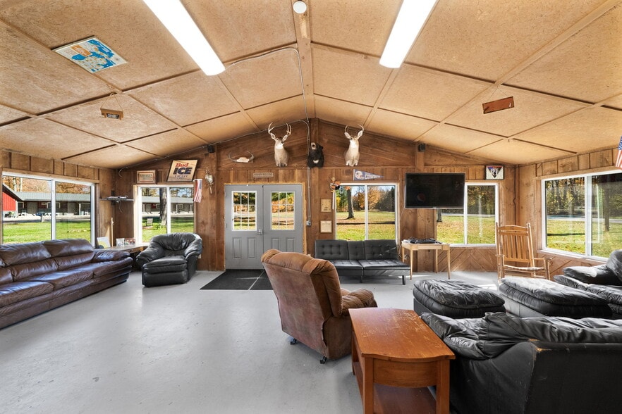 More Photos Of 10422 Cadillac Hwy, Thompsonville Hotel For Sale