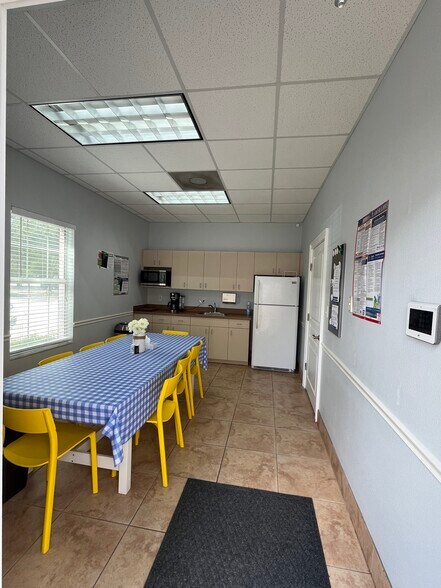 More Photos Of 1383 Providence Rd, Brandon Medical For Sale