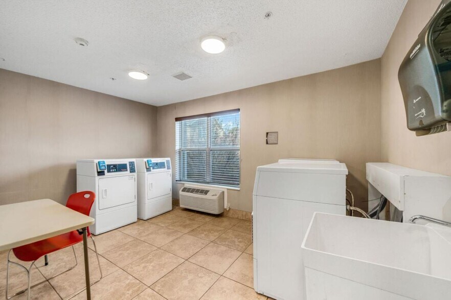 More Photos Of 9169 Markville Dr, Dallas Hotel For Sale