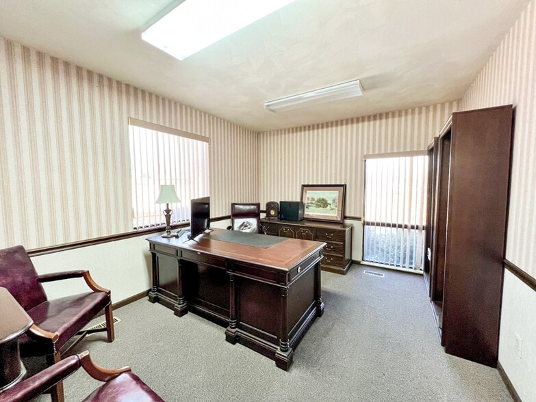 More Photos Of 3540 N Belt W, Belleville Medical For Sale