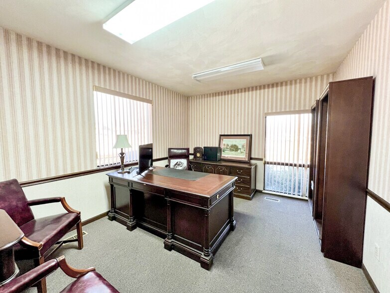 More Photos Of 3540 N Belt W, Belleville Medical For Sale