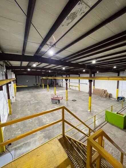 More Photos Of 223-227 S Main St, Wagoner Warehouse For Sale